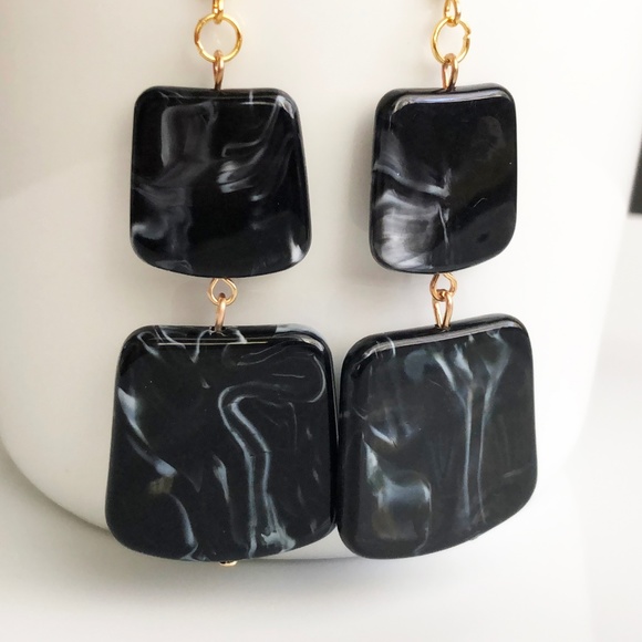 NEW "Temple" Acrylic Square Earrings (black) - Picture 5 of 8